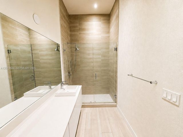 1600 SW 1st Avenue 303, Miami, FL 33129