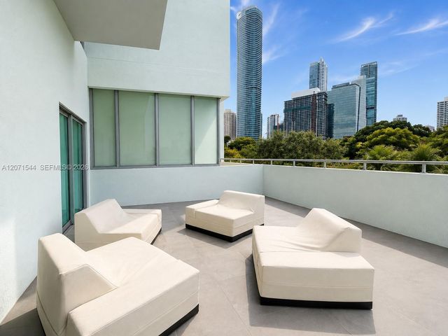 1600 SW 1st Avenue 303, Miami, FL 33129
