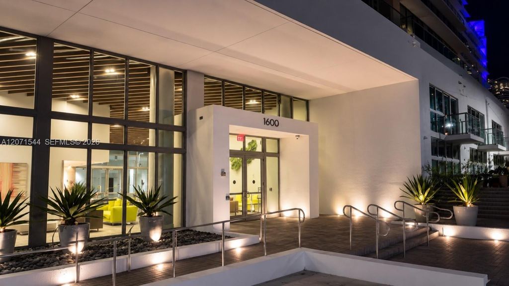 1600 SW 1st Avenue 303, Miami, FL 33129