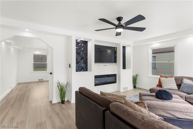 2526 Stocker Avenue, Youngstown, OH 44505