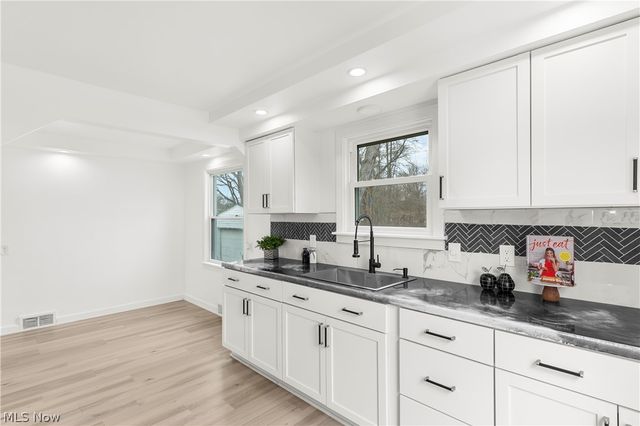 2526 Stocker Avenue, Youngstown, OH 44505