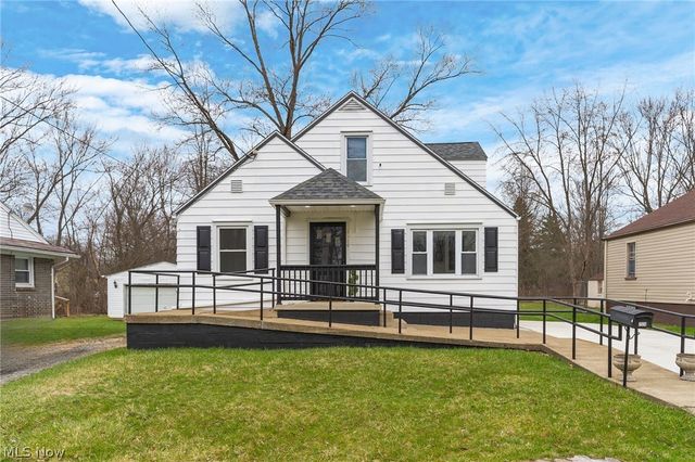 2526 Stocker Avenue, Youngstown, OH 44505