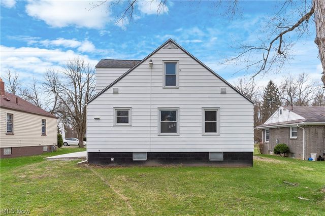 2526 Stocker Avenue, Youngstown, OH 44505