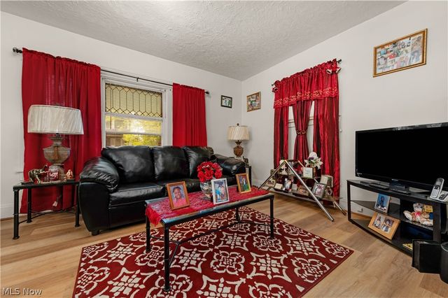 9701 Parkview Avenue, Cleveland, OH 44104