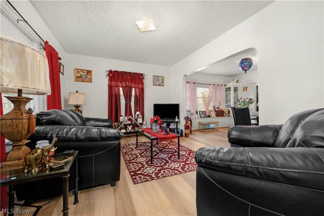 9701 Parkview Avenue, Cleveland, OH 44104