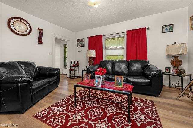 9701 Parkview Avenue, Cleveland, OH 44104