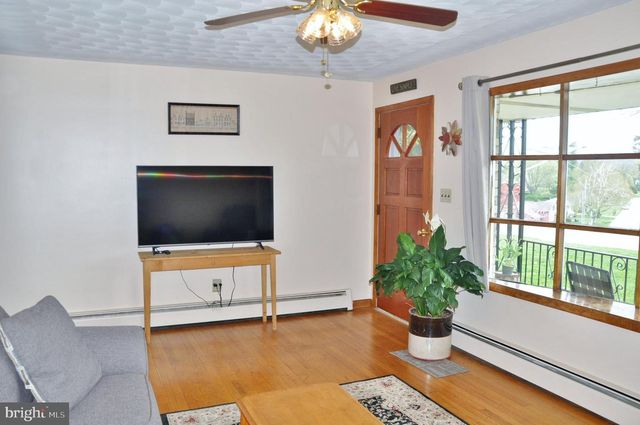 25 WEST ST, Glen Rock, PA 17327