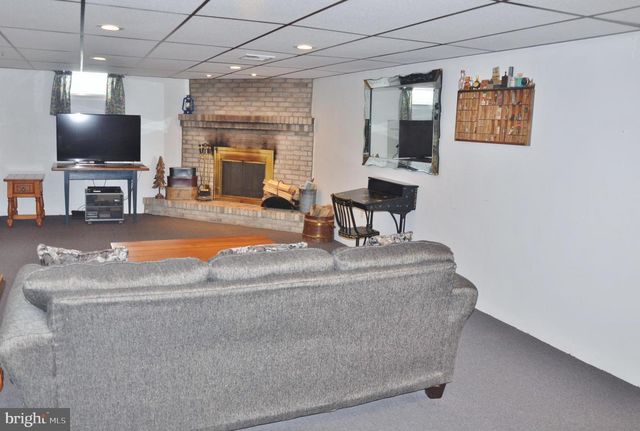 25 WEST ST, Glen Rock, PA 17327