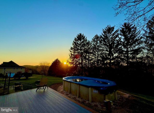 25 WEST ST, Glen Rock, PA 17327