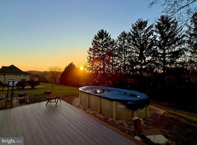 25 WEST ST, Glen Rock, PA 17327