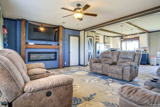 2312 SH 173, Jourdanton, TX 78026