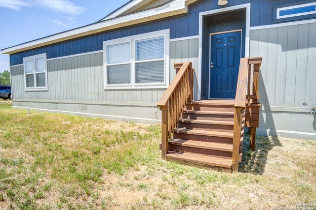 2312 SH 173, Jourdanton, TX 78026