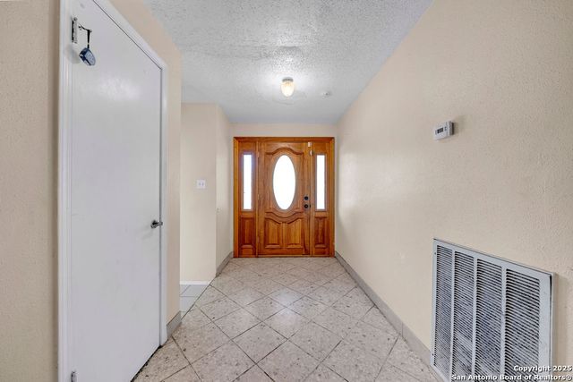 1663 Rob Roy Ln, San Antonio, TX 78251
