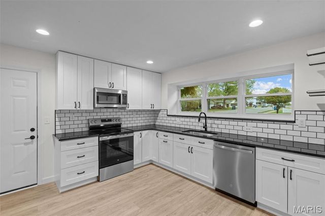 3033 Yale Boulevard, St Charles, MO 63301