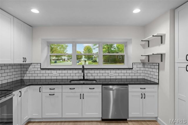 3033 Yale Boulevard, St Charles, MO 63301