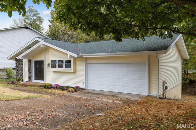 3033 Yale Boulevard, St Charles, MO 63301