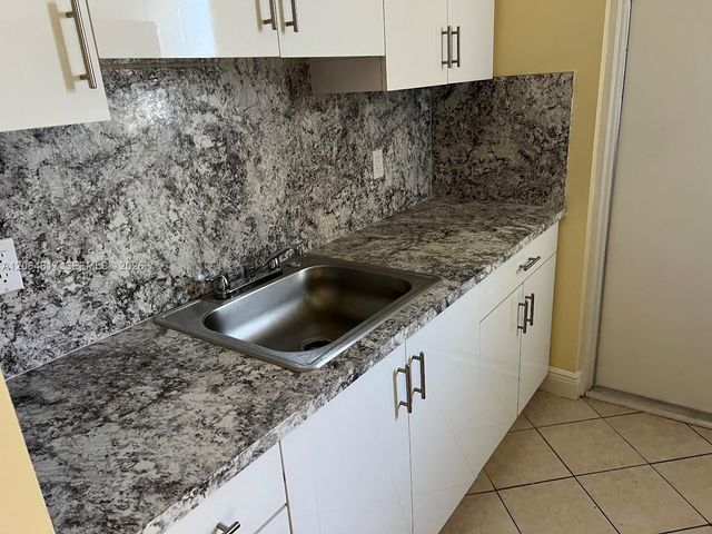 16982 NE 21st Avenue 16982, North Miami Beach, FL 33162