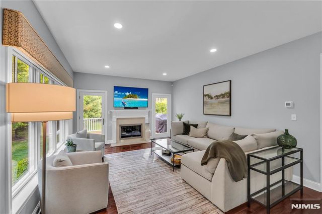 32 Cherrywood Court 7004, River Vale, NJ 07675