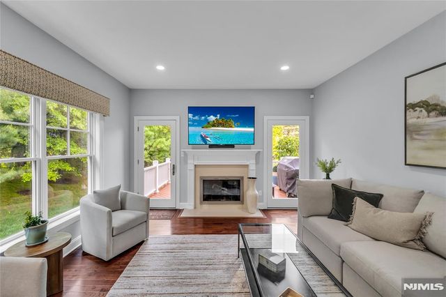 32 Cherrywood Court 7004, River Vale, NJ 07675
