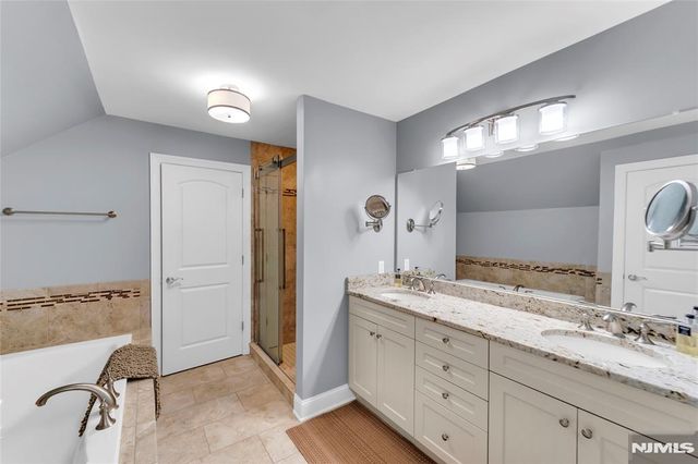 32 Cherrywood Court 7004, River Vale, NJ 07675