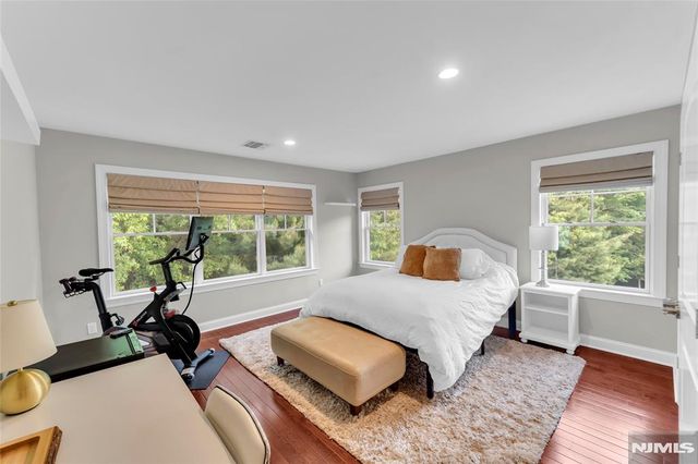 32 Cherrywood Court 7004, River Vale, NJ 07675