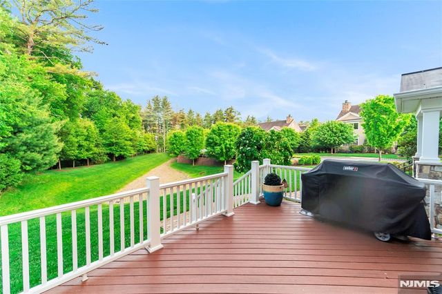 32 Cherrywood Court 7004, River Vale, NJ 07675