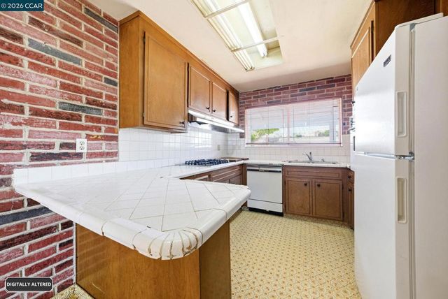 2261 Del Monte Dr, San Pablo, CA 94806