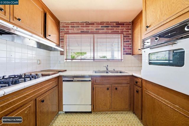 2261 Del Monte Dr, San Pablo, CA 94806