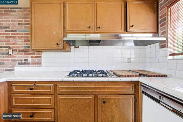 2261 Del Monte Dr, San Pablo, CA 94806