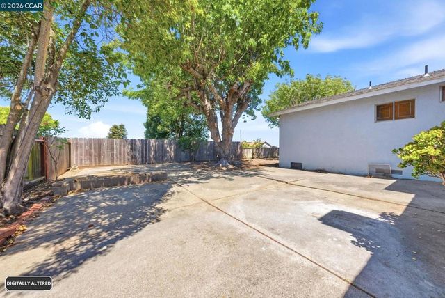2261 Del Monte Dr, San Pablo, CA 94806
