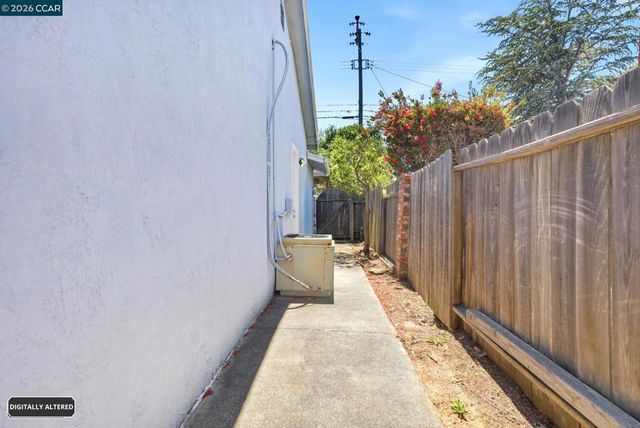 2261 Del Monte Dr, San Pablo, CA 94806