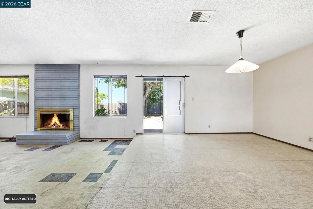 Image 13 of property listing at 2261 Del Monte Dr, San Pablo, CA 94806