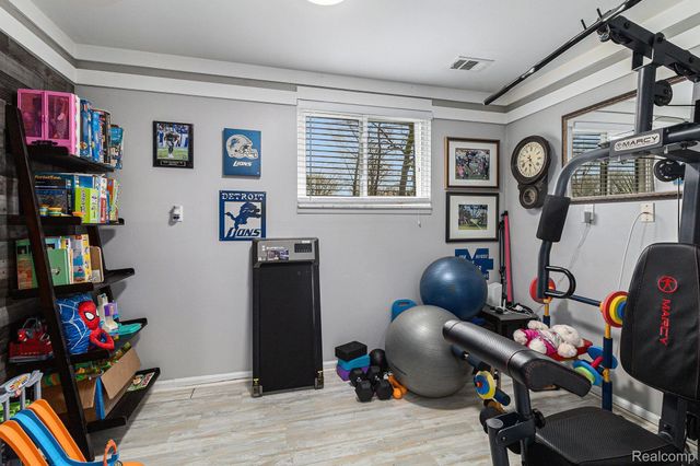 890 BEACHWAY Drive, White Lake Charter Township, MI 48383