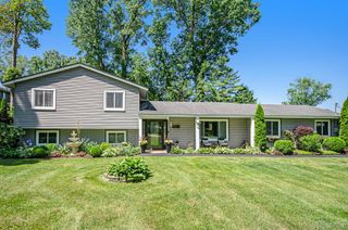 890 BEACHWAY Drive, White Lake Charter Township, MI 48383