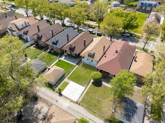 8109 S Marquette Avenue, Chicago, IL 60617