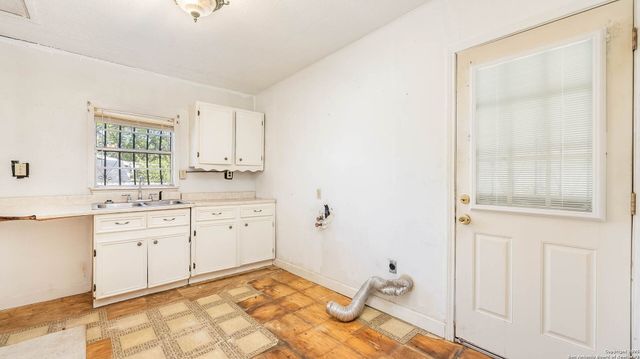 2719 Chihuahua, San Antonio, TX 78207