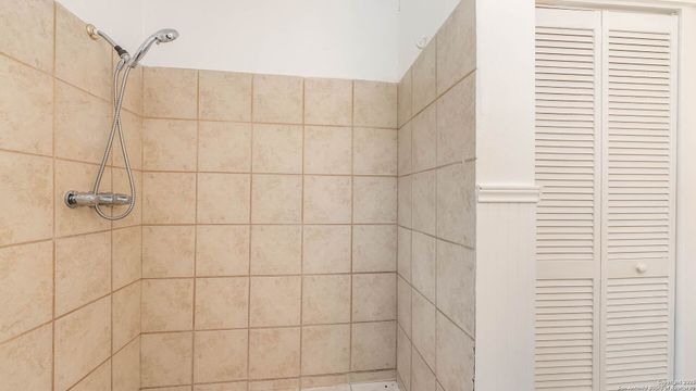 2719 Chihuahua, San Antonio, TX 78207