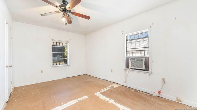 2719 Chihuahua, San Antonio, TX 78207
