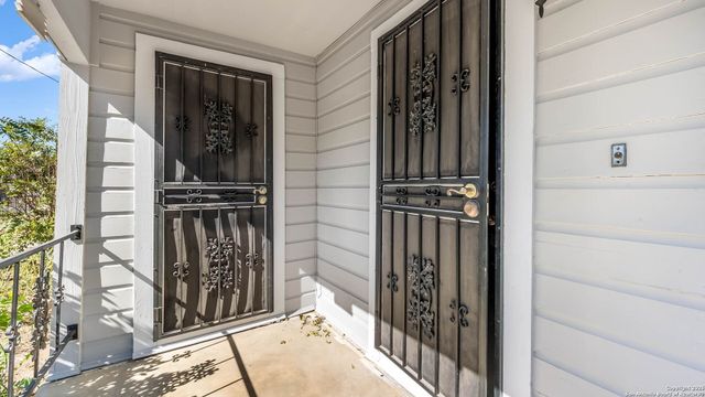 2719 Chihuahua, San Antonio, TX 78207