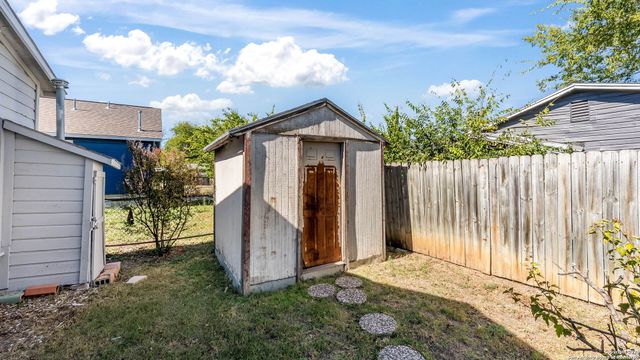 2719 Chihuahua, San Antonio, TX 78207
