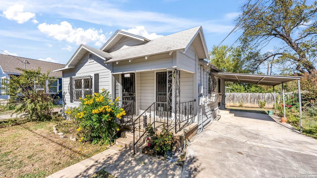 2719 Chihuahua, San Antonio, TX 78207