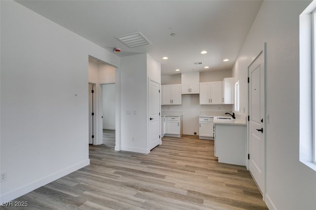 367 North 16th Street 1, Las Vegas, NV 89101