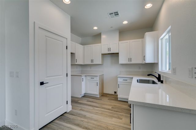 367 North 16th Street 1, Las Vegas, NV 89101