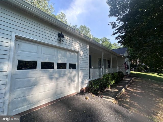 2051 FARRAGUT DR, Stafford, VA 22554