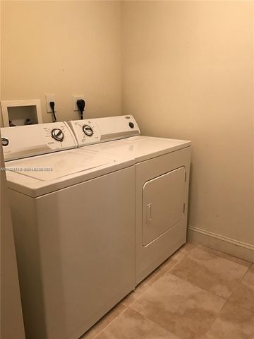 510 NW 84 Th Avenue 324, Plantation, FL 33324