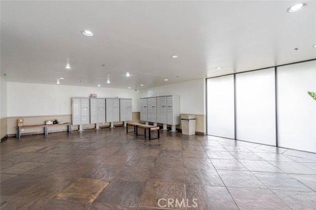 19350 Sherman Way 210, Reseda (los Angeles), CA 91335