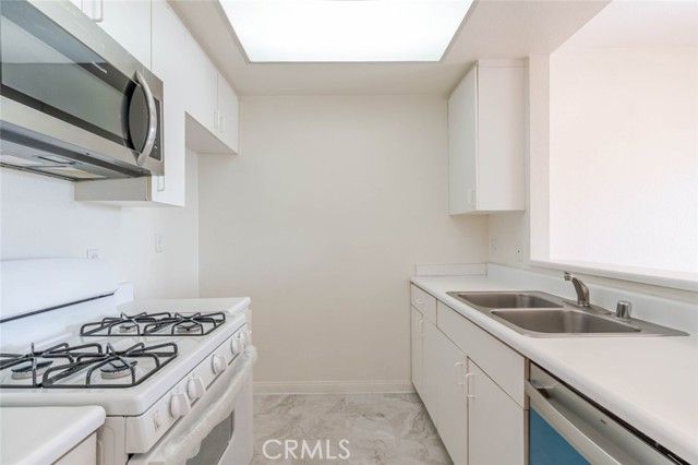 19350 Sherman Way 210, Reseda (los Angeles), CA 91335