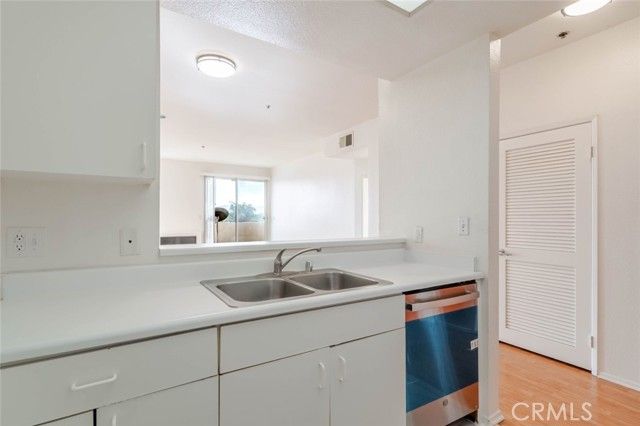 19350 Sherman Way 210, Reseda (los Angeles), CA 91335