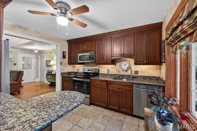 1300 S Warson Road, St Louis, MO 63124