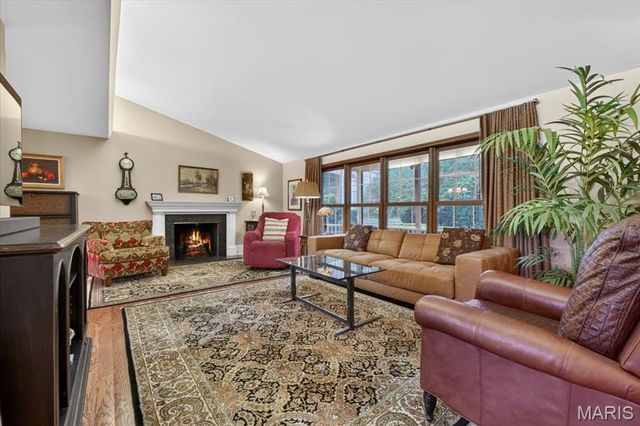 1300 S Warson Road, St Louis, MO 63124